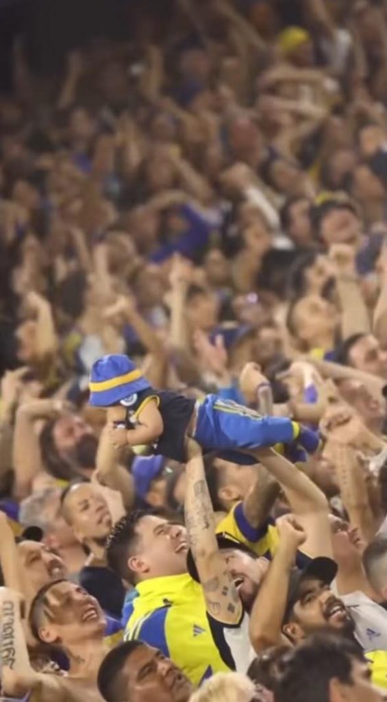 Tribuna popular en el Superclásico